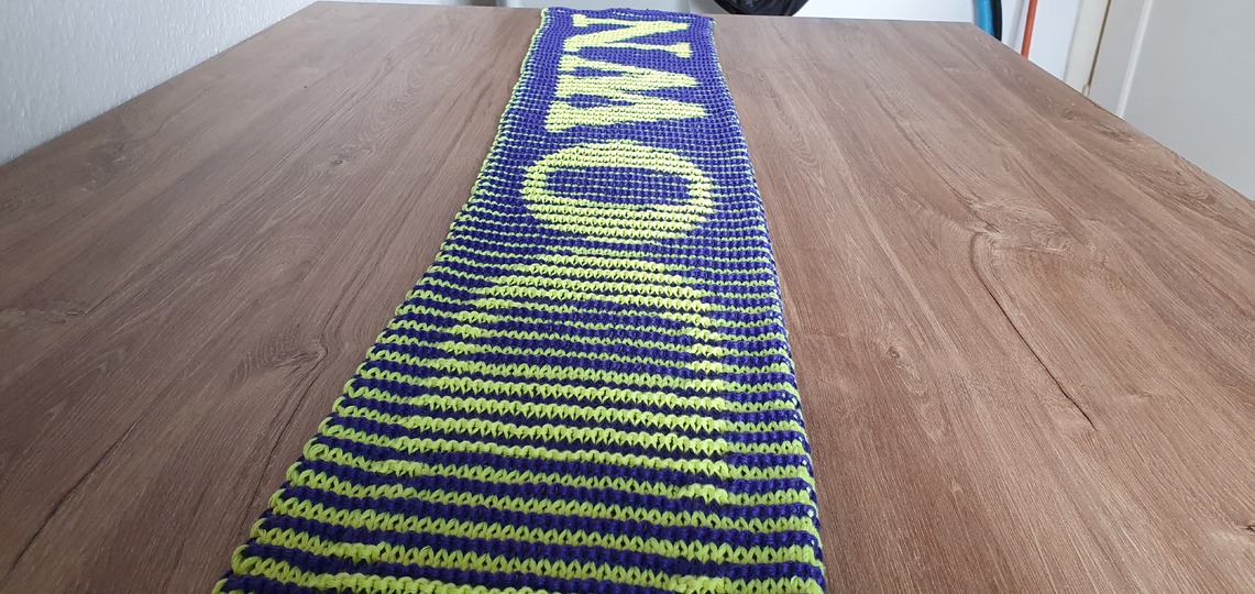 "Touchdown", Shadow Knitting, Illusion Knitting, Motif Scarf