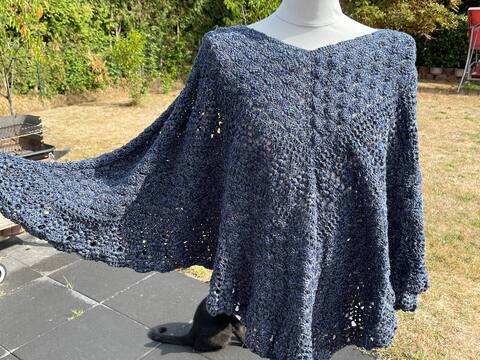 Häkelanleitung Puschel Poncho