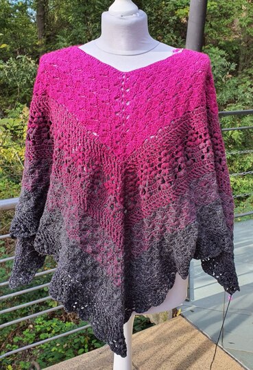 Häkelanleitung Puschel Poncho