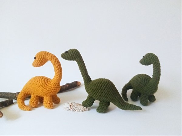 Brontosaur family. Dinosaur. Crochet pattern