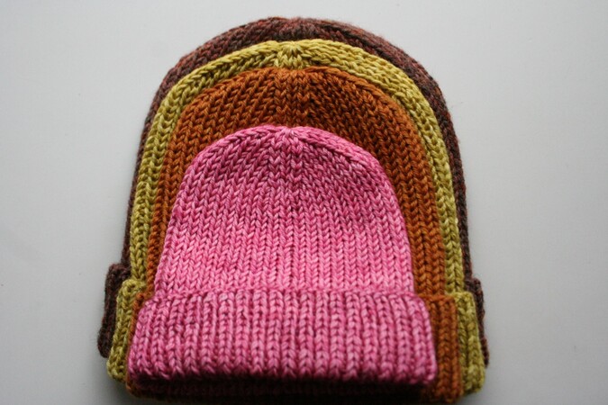 Freestyler beanie unisex knitting pattern for a hat in 4 sizes 40cm-55cm