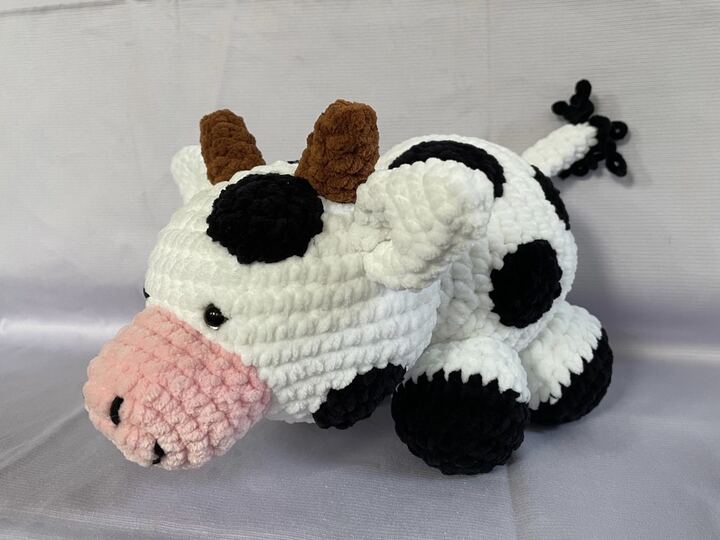 Anleitung für Amigurumi-Kuh Kuhnigunde - Häkelprojekt für Fortgeschrittene