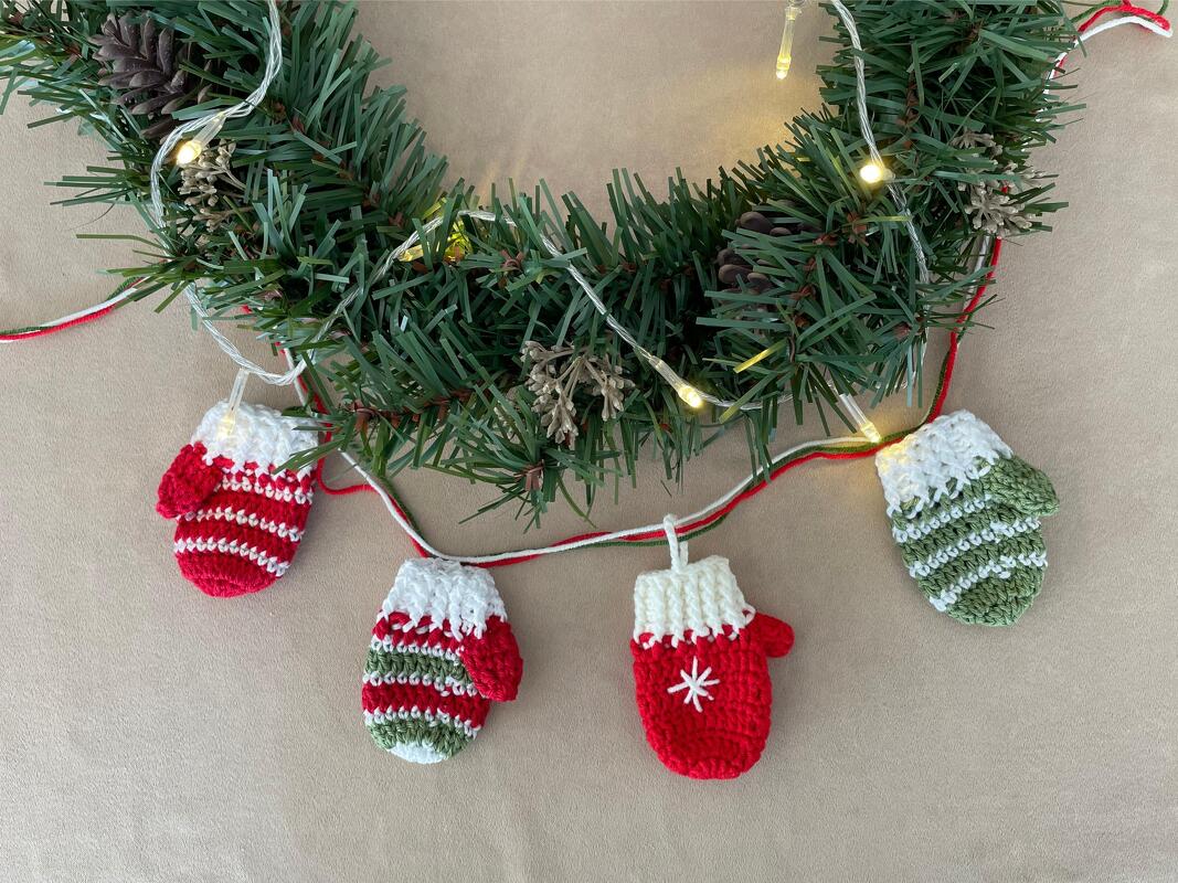 Christmas tree garland crochet pattern, baby socks mittens mantel decor - Image 3