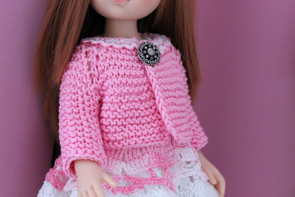 12-inch Dolls Cardigan Knitting Pattern - Image 4