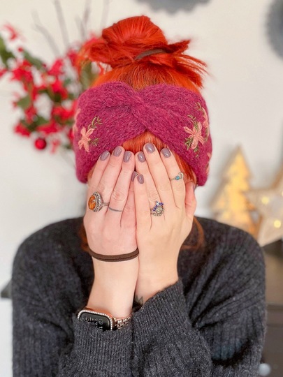 Doppelt gestricktes Stirnband mit Verknotung