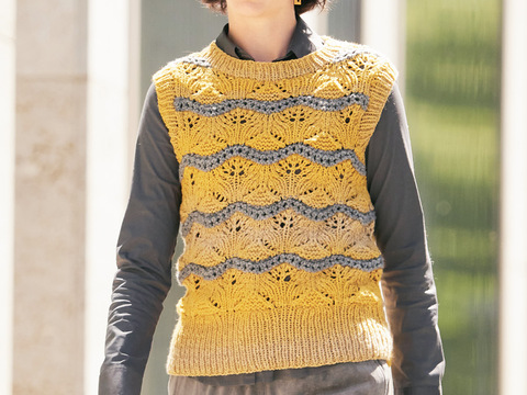 Pullunder mit Wellenlochmuster in Gold und Grau