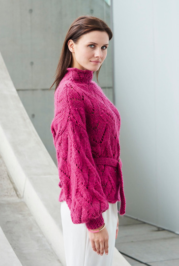 Pulli im Ajourmuster in Pink und Gürtel