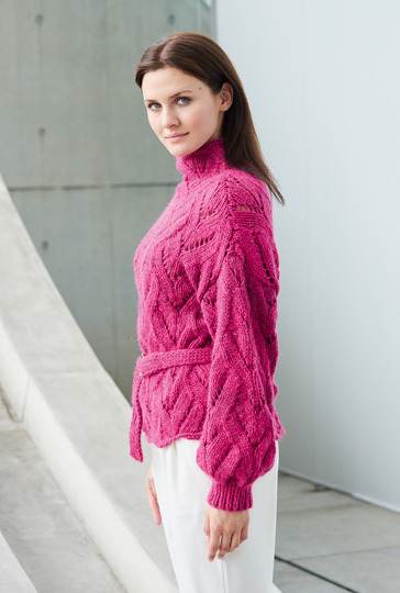Pulli im Ajourmuster in Pink und Gürtel