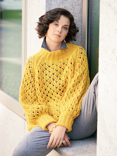 Gelber Pulli mit Ajourmuster