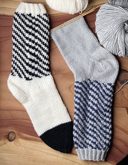 Illusions-Socken in 2 Garnstärken und mit 2 Größentabellen