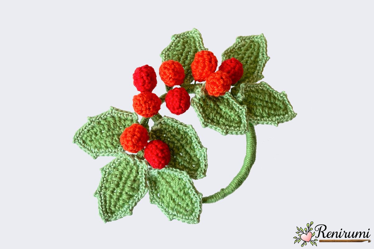 Crochet Pattern Holly Wreath