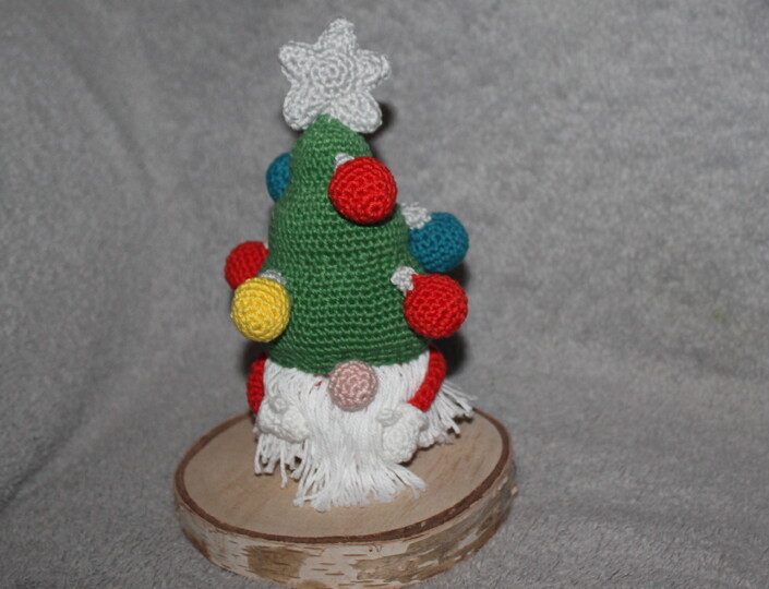 Weihnachtswichtel häkeln – drei Wichtel mit langer Zipfelmütze (DE & EN)