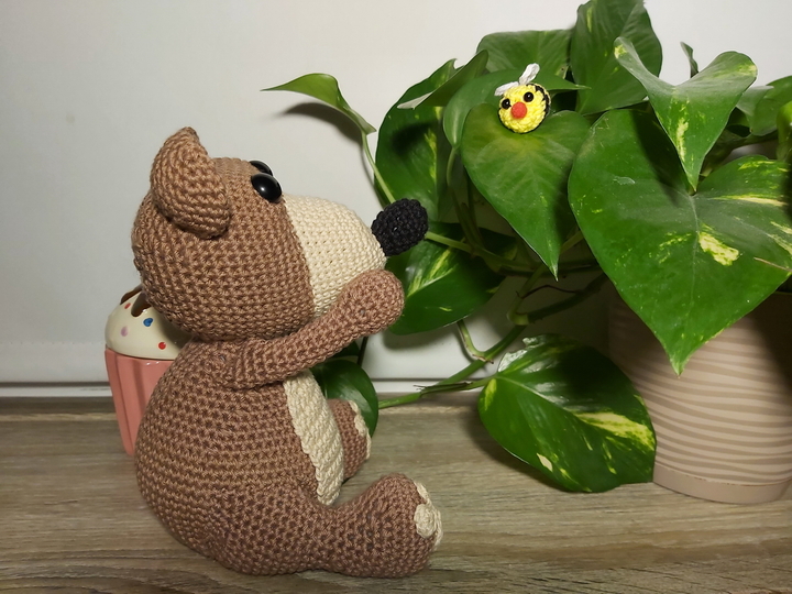 Häkelanleitung Bruno Bär und sein Freund das Bienchen