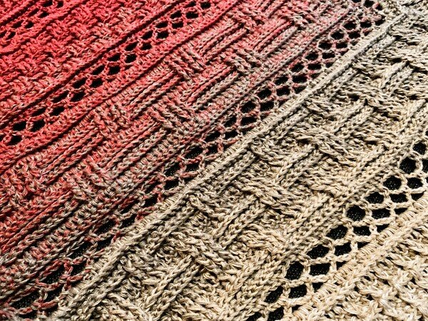 Crochet Pattern Flat Triangular Scarf "Oineis"