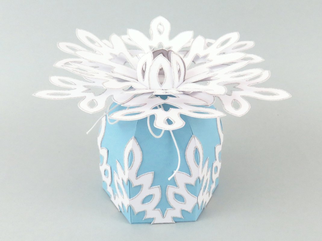 Geschenkverpackung mit Schneeflocke – Bastelanleitung und Vorlagen - Bild 4