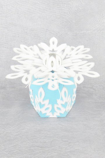 Geschenkverpackung mit Schneeflocke – Bastelanleitung und Vorlagen