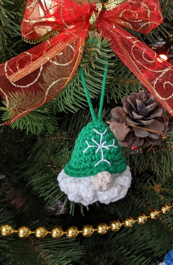 Christmas gnome ornament easy crochet pattern