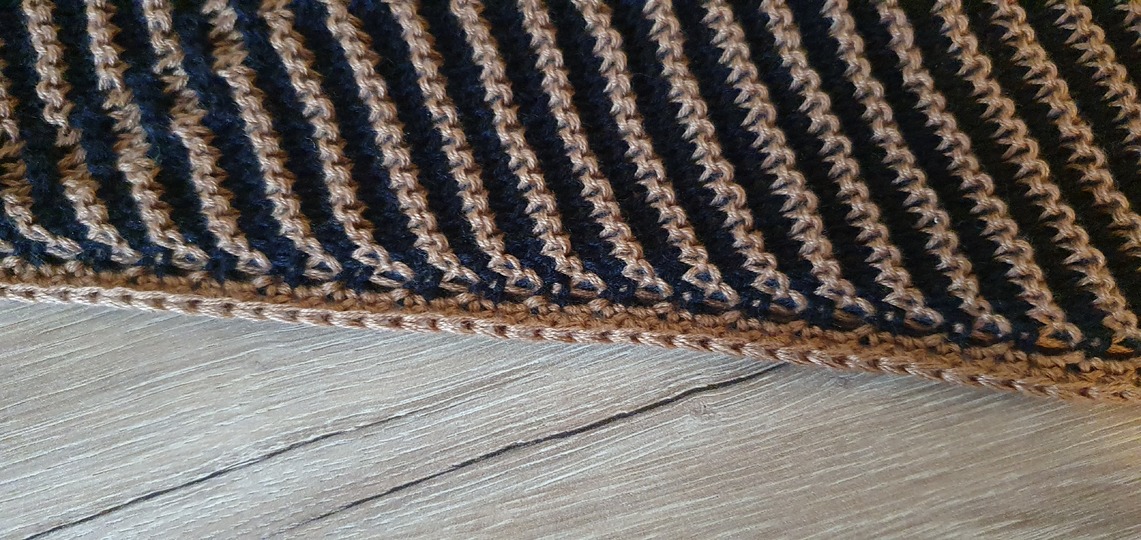 Dog, Shadow Knitting, Illusion Knitting, Flat Motif Shawl