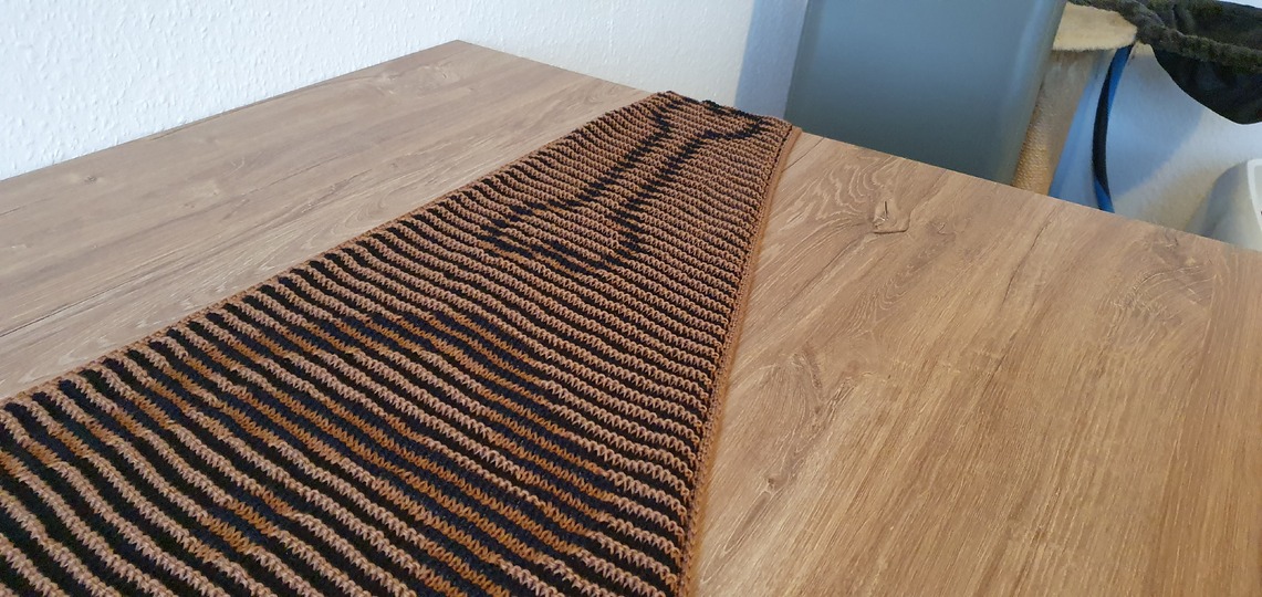 Dog, Shadow Knitting, Illusion Knitting, Flat Motif Shawl