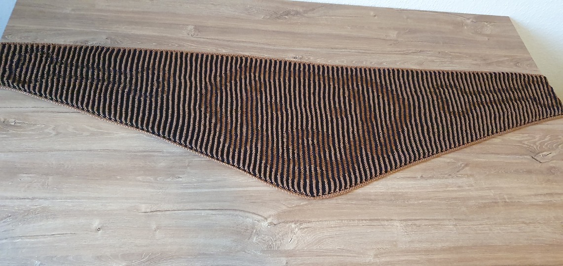 Dog, Shadow Knitting, Illusion Knitting, Flat Motif Shawl