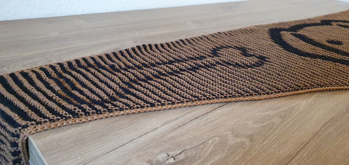 Dog, Shadow Knitting, Illusion Knitting, Flat Motif Shawl