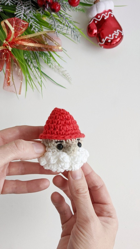 Crochet Santa ornament pattern, easy crochet Christmas decor - Image 9