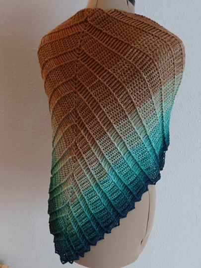 Häkelanleitung für das Dreieckstuch "only Stripes"