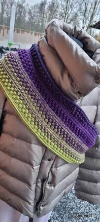 Noppi - cosy crochet loop