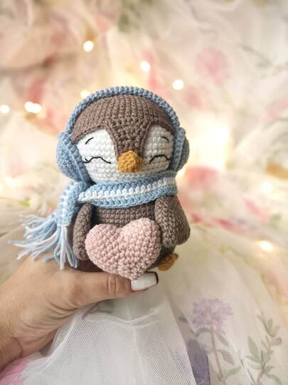Valentine`s Day penguin lovebirds amigurumi