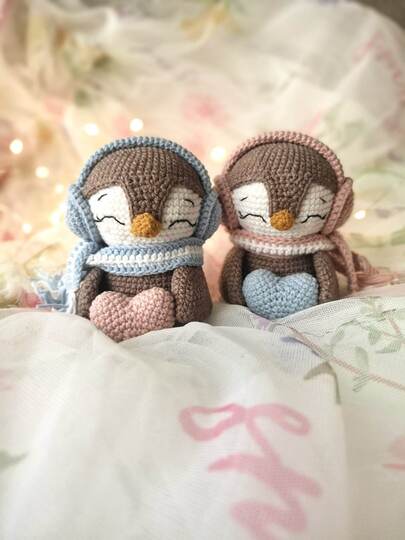 Valentine`s Day penguin lovebirds amigurumi