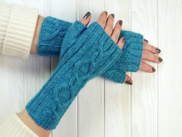 Fingerless mitts, hand cuffs Greti, knitting pattern