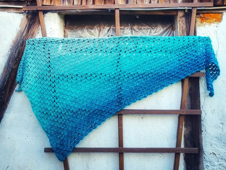 "Zawadi" - Dreieckstuch asymmetrisch - Häkelanleitung