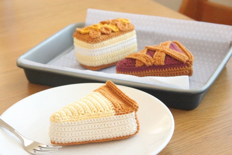 Häkelanleitung "Kuchenstück-Trio - Käsekuchen, Linzertorte, Bienenstich"