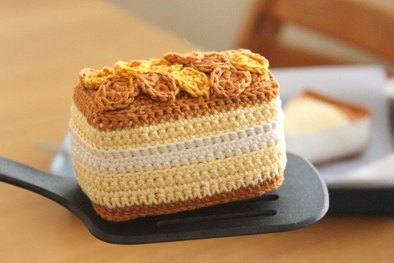 Häkelanleitung "Kuchenstück-Trio - Käsekuchen, Linzertorte, Bienenstich"