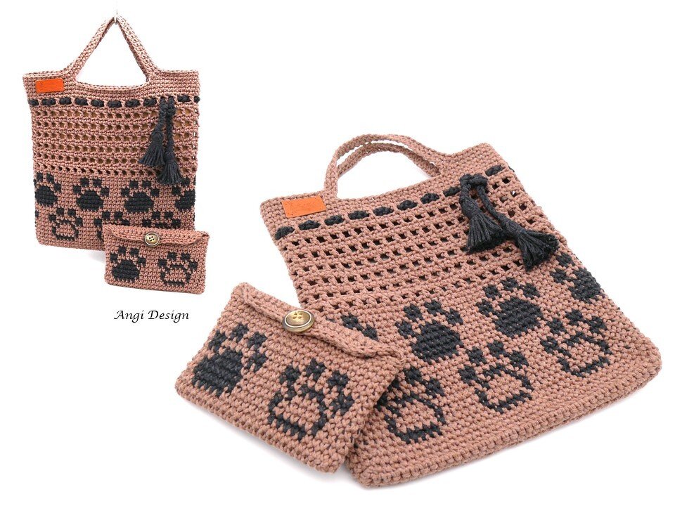 Gehäkelte Henkel-Tasche und kleines Täschchen in Rosé mit schwarzem Pfotenmuster, Quasten und Knopf