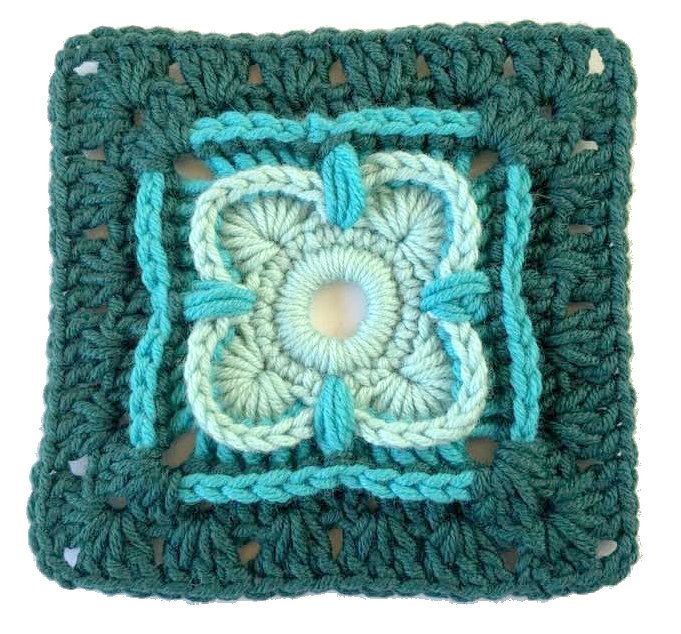 Gehäkeltes Granny Square mit vierblättriger Blüte in Türkis- und Petroltönen
