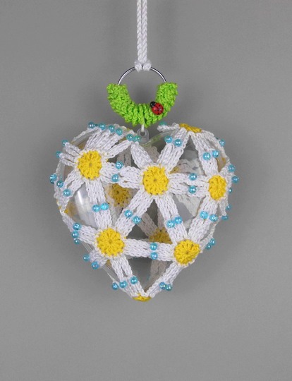Blumen-Herz Dekohänger für Tür, Wand & Fenster - einfach aus Wollresten