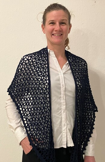 flaches Dreieckstuch im Blumenmuster - Häkelanleitung