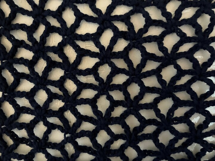 flaches Dreieckstuch im Blumenmuster - Häkelanleitung