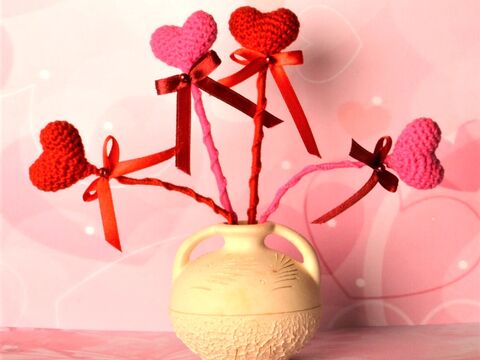 Gehäkelte Herzen. Geschenk zum Valentinstag. Häkelanleitung.