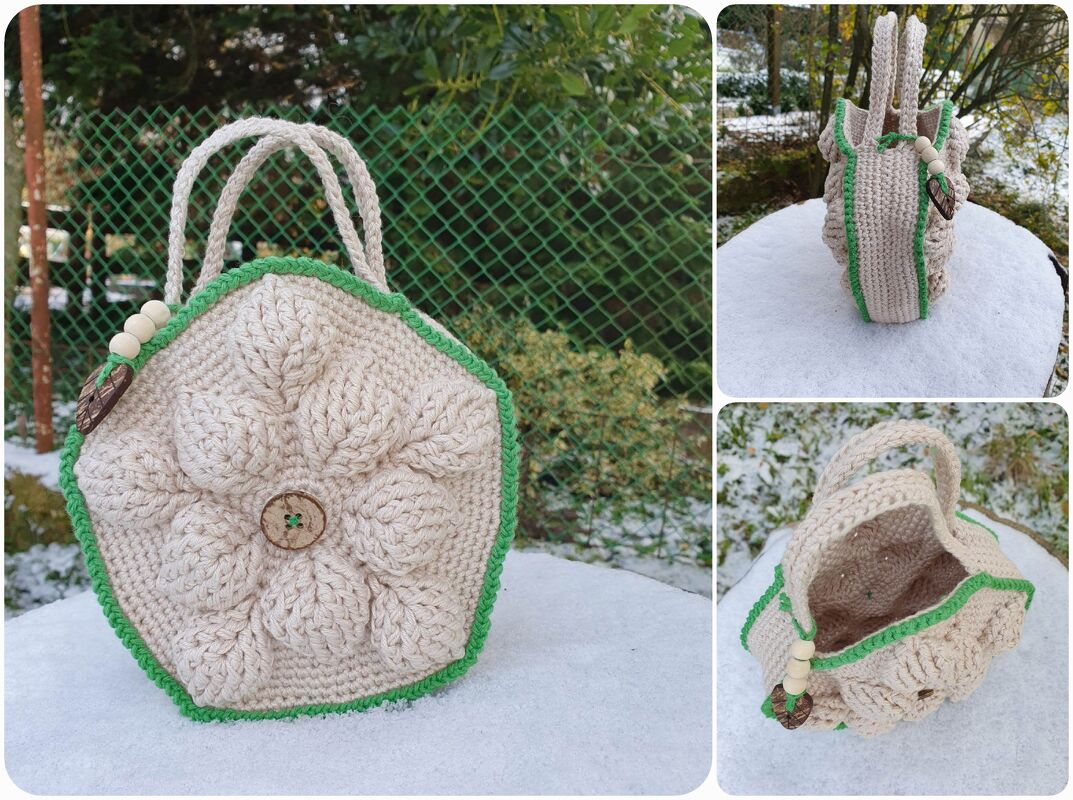Beigefarbene gehäkelte Henkeltasche in Pentagonform mit grünem Rand, Blütenrelief und Holzperlen