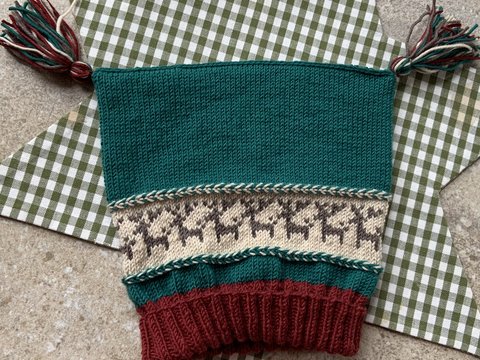 Kindermütze mit Hirschmotiven