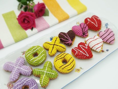 Valentinstag Mini Donuts in XO und Herz Form | Häkelanleitung