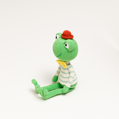 Frog crochet pattern, amigurumi frog pattern