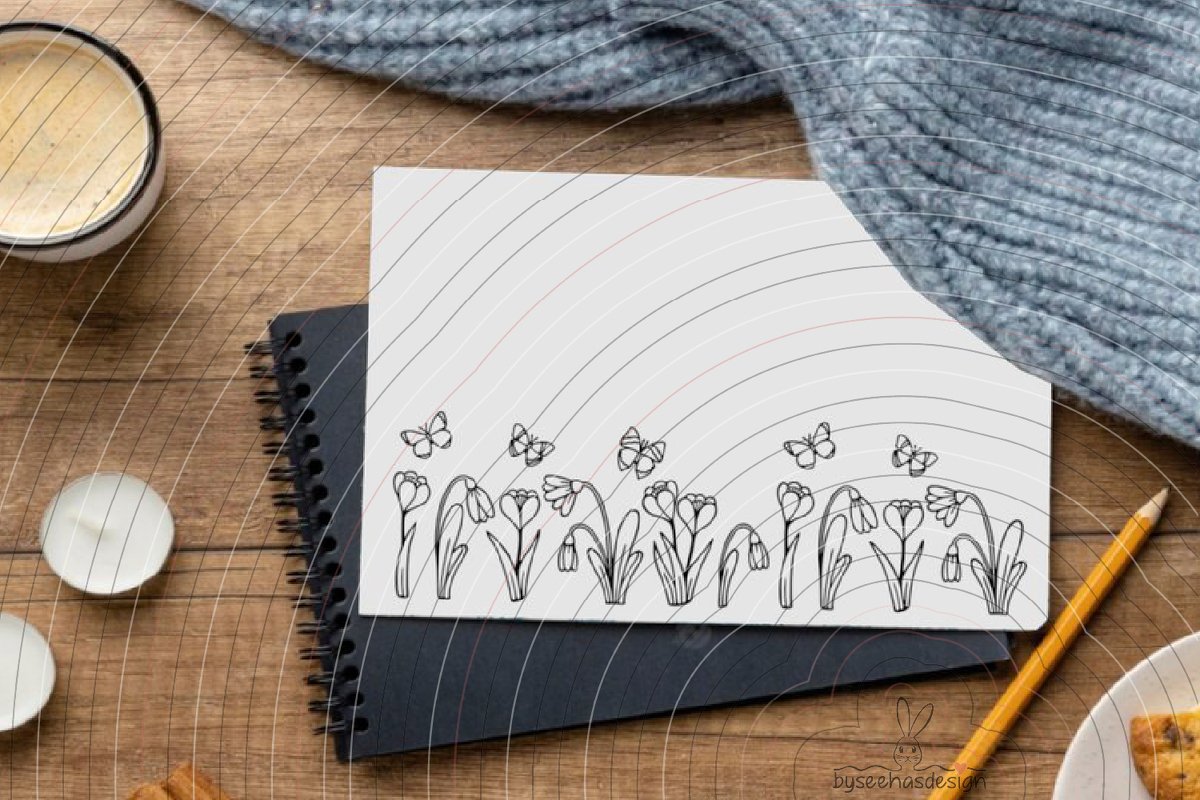 Schwarz-weiß Linienmotiv einer Blumen- und Schmetterlingsbordüre auf Papier, mit Bleistift und Spiralheft im Hintergrund