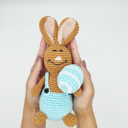 Süßer Hase Mädchen & Junge mit Osterei | Osterhasen Häkelanleitung PDF