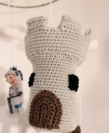 Babymobile häkeln – Ritterburg mit Ritter, Pferd und Drache (DE & EN)