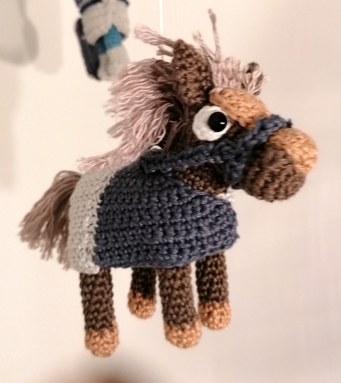 Crochet a Baby Mobile – Castle with Knight, Horse and Dragon (EN & DE)