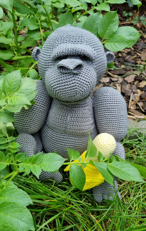 Crochet pattern gorilla Kong with Banana - English pattern - Image 2