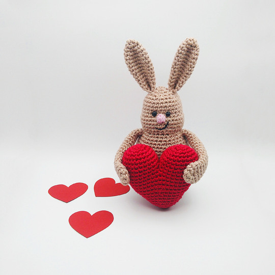 Häkelanleitung Hase mit Herz